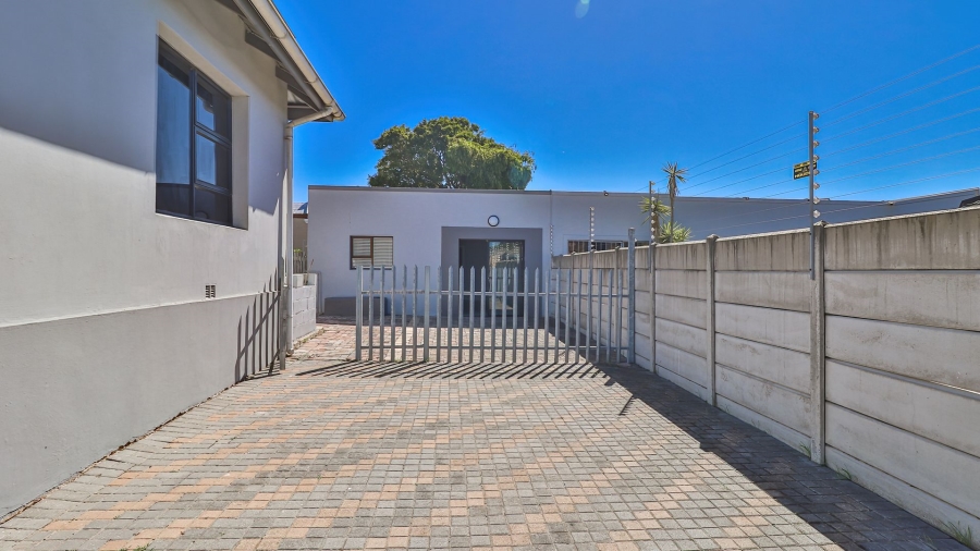 To Let commercial Property for Rent in Newton Park Eastern Cape